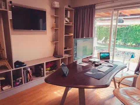 Casa en venta - 5 Dormitorios 3 Baños - Pilar