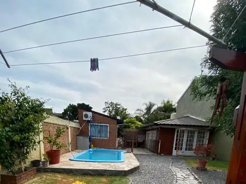 Casa 4 ambientes con 2 baños