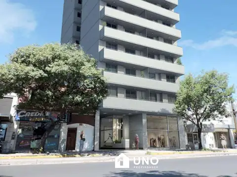 San Martín y Tucumán (san Lorenzo) - Amplio Dpto de 2 Dormitorios Externo. Cochera disponible.