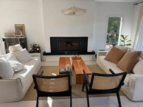 Casa 6 ambientes con 2 baños