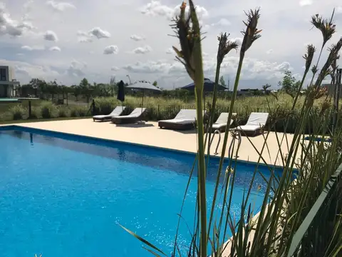 Excelente lote interno a la venta / Amarras 200