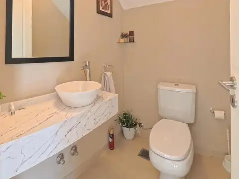 Casa en Venta con 3 cocheras