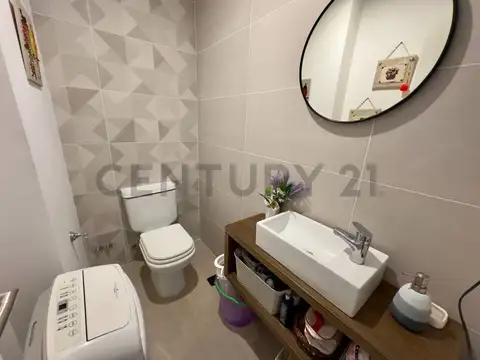 Semipiso dos ambientes al frente c/balcon edificio joven zona Aldrey