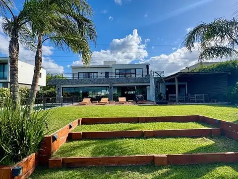 Casa en Venta en San Benito, USD 780.000