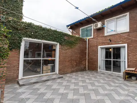 Casa 7 ambientes con 2 baños