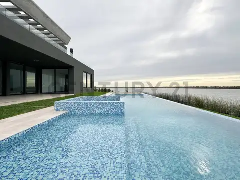 Casa 7 ambientes con 4 baños