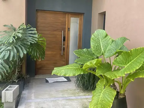 Casa en Venta en Pilar Del Este, USD 350.000