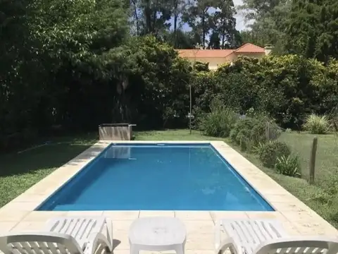 Casa en Venta con 3 cocheras