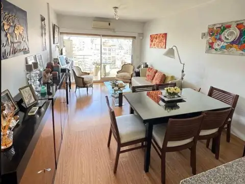 Departamento de 2 amb. Excelentemente Mejorado en piso Alto con Amenities