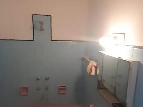 Casa en venta - 2 Dormitorios 1 Baño - 90mts2 - Llavallol