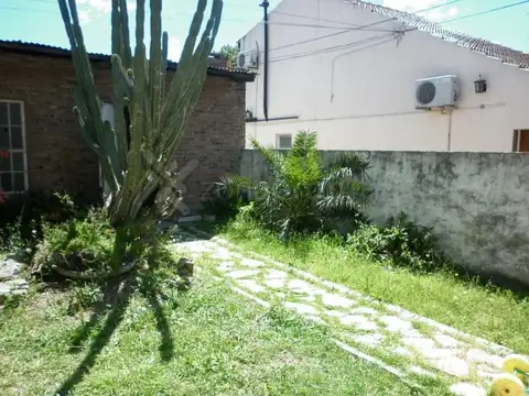 Casa  en Venta ubicado en Castelar, Morón, G.B.A. Zona Oeste - AMA0037_LP545106_7