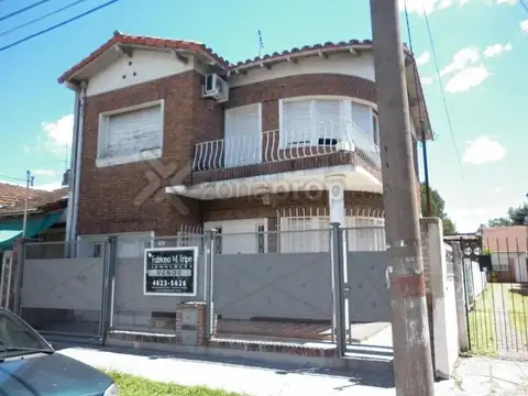 Casa  en Venta ubicado en Castelar, Morón, G.B.A. Zona Oeste - AMA0037_LP545106_7