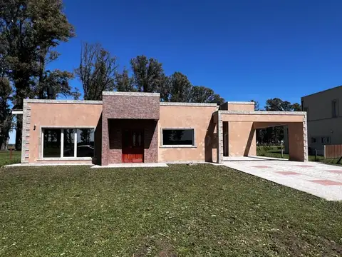 Casa 3 ambientes con 2 baños