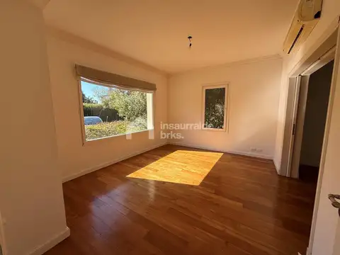 Casa 10 ambientes con 5 baños