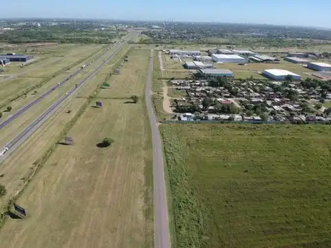 Terreno industrial sobre autopista
