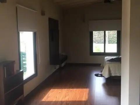 Casa 3 ambientes con 2 baños