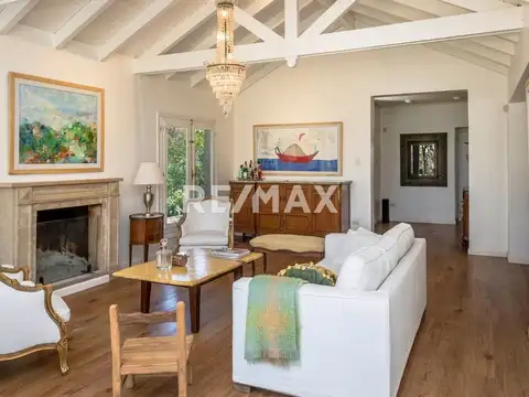 Casa en Venta con 2 cocheras