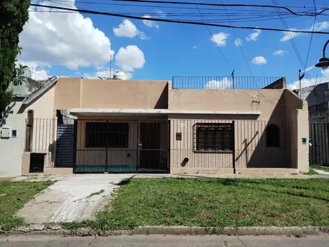 OPORTUNIDAD - CASA  AMERICANA 3 AMB  PARA AMPLIAR
