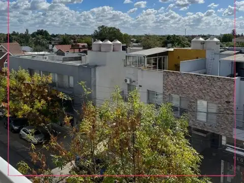 Venta Monoamb amplio en el centro de Castelar Norte