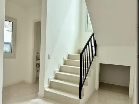 Casa en Venta con 4 cocheras