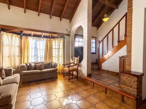 VENTA CASA 4 DORMITORIOS JARDÍN QUINCHO DON BOSCO