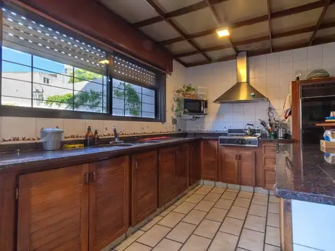 Casa 5 ambientes con 2 baños