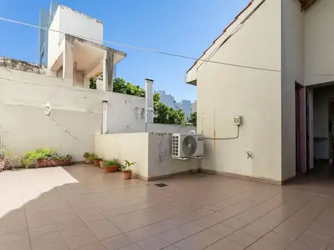 VENTA CASA DE 5 AMBIENTES CON COCHERA - ALMAGRO