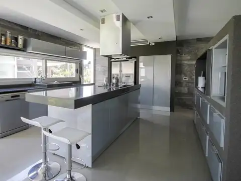 Saint Thomas Este 100