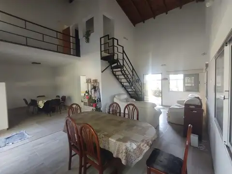 Casa 6 ambientes con 3 baños