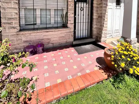 CASA 5 AMB EN LOMAS CON GRAN PATIO