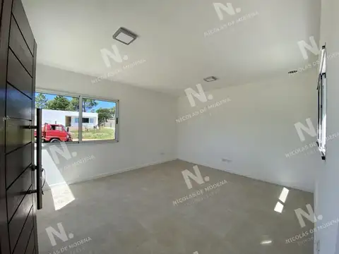 Casa 4 ambientes con 2 baños