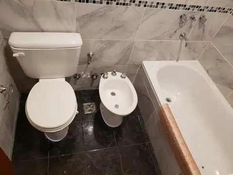 MONOAMBIENTE AMPLIO, LUMINOSO, PATIO CON PARRILLA