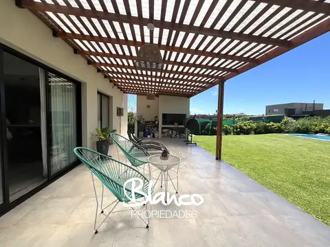 Pilar del Este - Santa Elena -