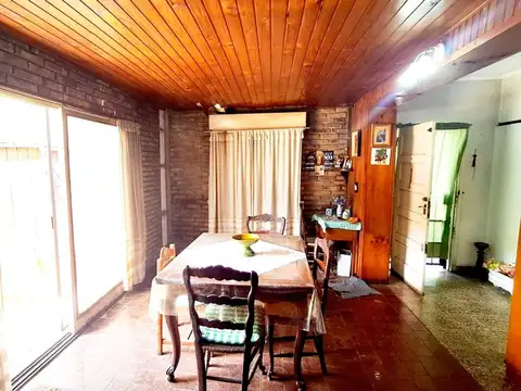 CASA 3 AMBIENTES A RECICLAR JARDIN COCHERA