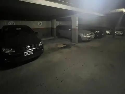 Cochera Fija Y Cubierta De Muy Facil Acceso. Excelente Ubicacion