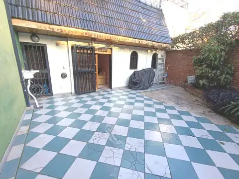 CASA Esq.2Ptas.PB Patio Garaje-hall-LCdor.Ccina Comedor-2Hab.Baño *P.ALTA:2Hab+Lav.Cub Quincho Tza.