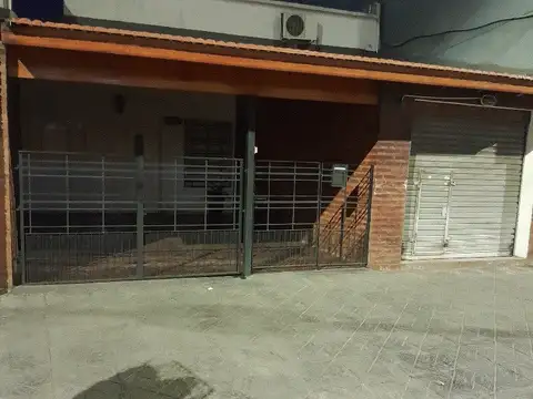 Depto Tipo Casa en Alquiler en Lanus, $ 420.000