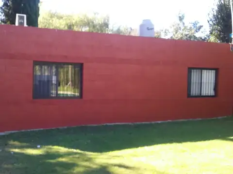 QUINTA CON QUINCHO Y PILETA EN BOSQUES U$S 150.000