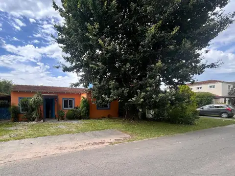 VENTA CASA 5 AMBIENTES EN BARRIO PRIVADO JARDINES DE ESCOBAR. BELEN DE ESCOABAR