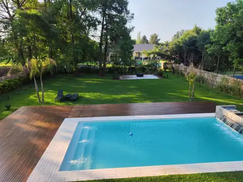 Casa en Alquiler Temporal con 4 cocheras