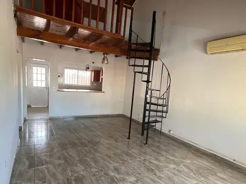 Depto Tipo Casa en Venta de 4 ambientes