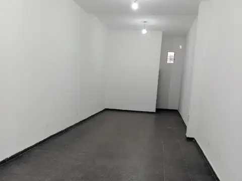 LOCAL MUY AMPLIO EN EXCELENTE UBICACION!