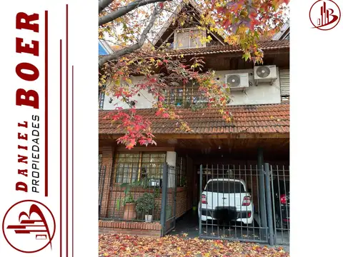 Casa TRIPLEX DE 4 Ambientes con fondo en alquiler en Villa Ballester