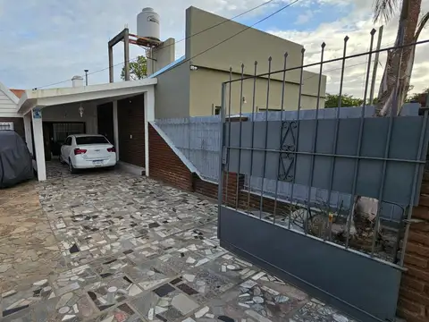 Casa 5 ambientes con 4 baños