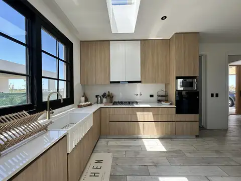 Venta Casa 5 Dormitorios. Vida Club de Campo Barrio Privado-Funes