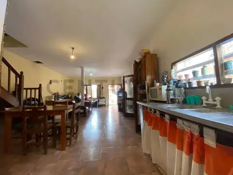 Casa 6 ambientes con 2 baños