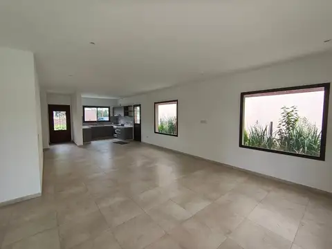 Casa 4 ambientes con 4 baños