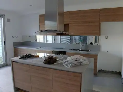 Venta casa en Fisherton 4 Dormitorios 4 baños Jardin Piscina Calefaccion Losa Radiante