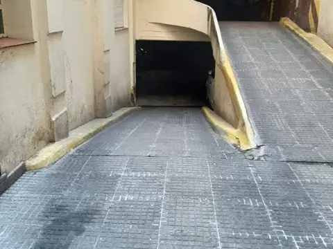 VENTA COCHERA EN ZONA CENTRO