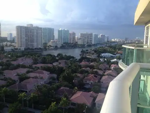 EEUU, sunny Island, dorm dem baño liv com coc  bcon piso alto U$S395000,GABY LOPEZ 